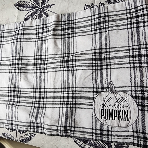 Fall tablecloth and 4 placemats - Picture 3 of 6